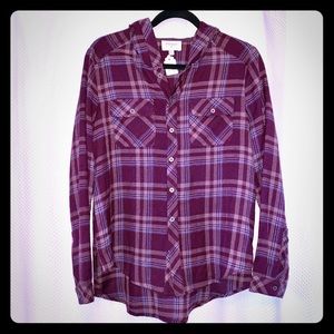 NWOT Everly plaid hoodie shirt button down
